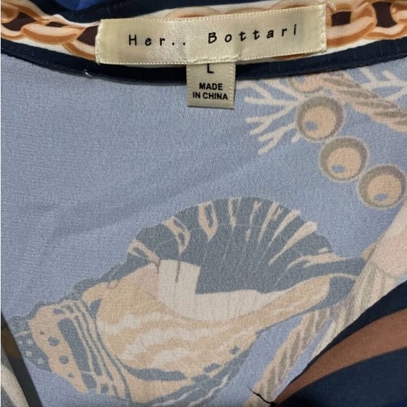 Superrrr cute on this dress. Very classy and comfy - Picture 3 of 3